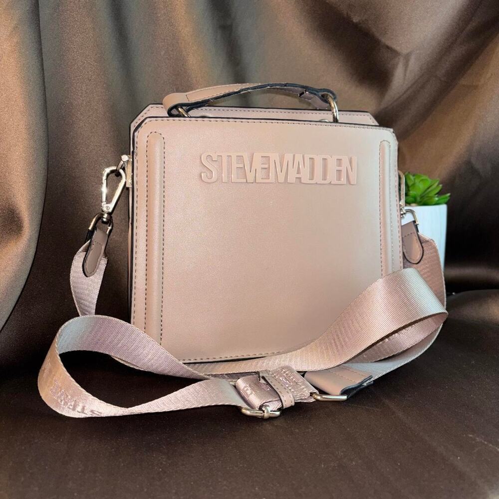 Steve madden beige crossbody bag *minor wear on handles*